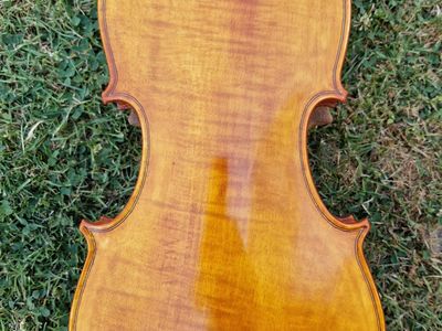 Lak: Finálny dotyk pre krásu, ochranu a dokonalý tón