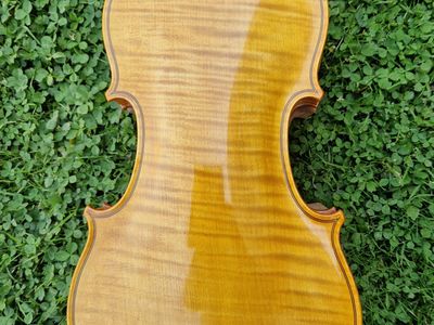 Lak: Finálny dotyk pre krásu, ochranu a dokonalý tón