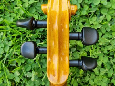 Lak: Finálny dotyk pre krásu, ochranu a dokonalý tón