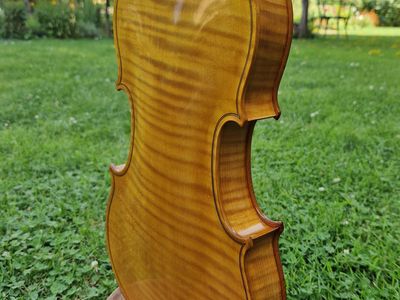 Lak: Finálny dotyk pre krásu, ochranu a dokonalý tón