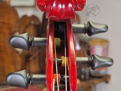 Lak: Finálny dotyk pre krásu, ochranu a dokonalý tón