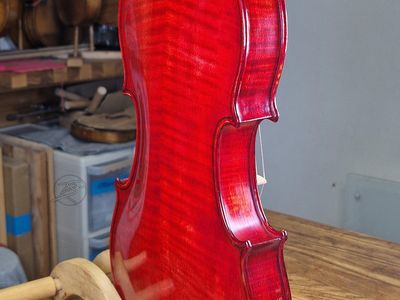 Lak: Finálny dotyk pre krásu, ochranu a dokonalý tón