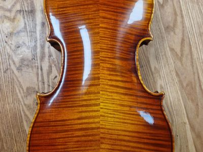 Lak: Finálny dotyk pre krásu, ochranu a dokonalý tón